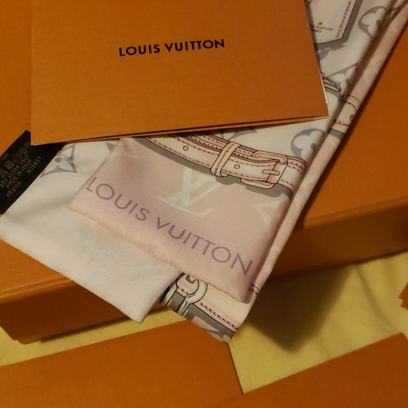Louis Vuitton Monogram Pink Confidential Bandeau💞 - Picture 6 of 7